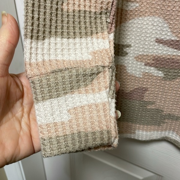 DEX | Pastel |Pink/Brown/White |Long Sleeve |Waffle |V Neck |Camo |Shirt |Size S - Picture 5 of 13